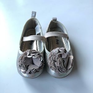 Old Navy gold Mary Jane - size 7